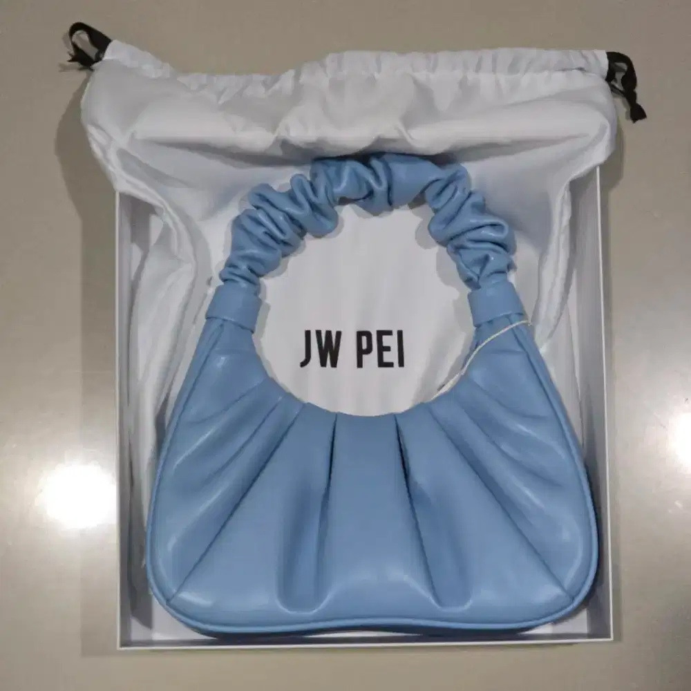 Tas wanita branded JW PEI