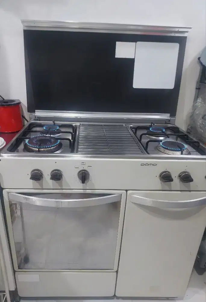 Kompor standing 4 tungku merk Domo