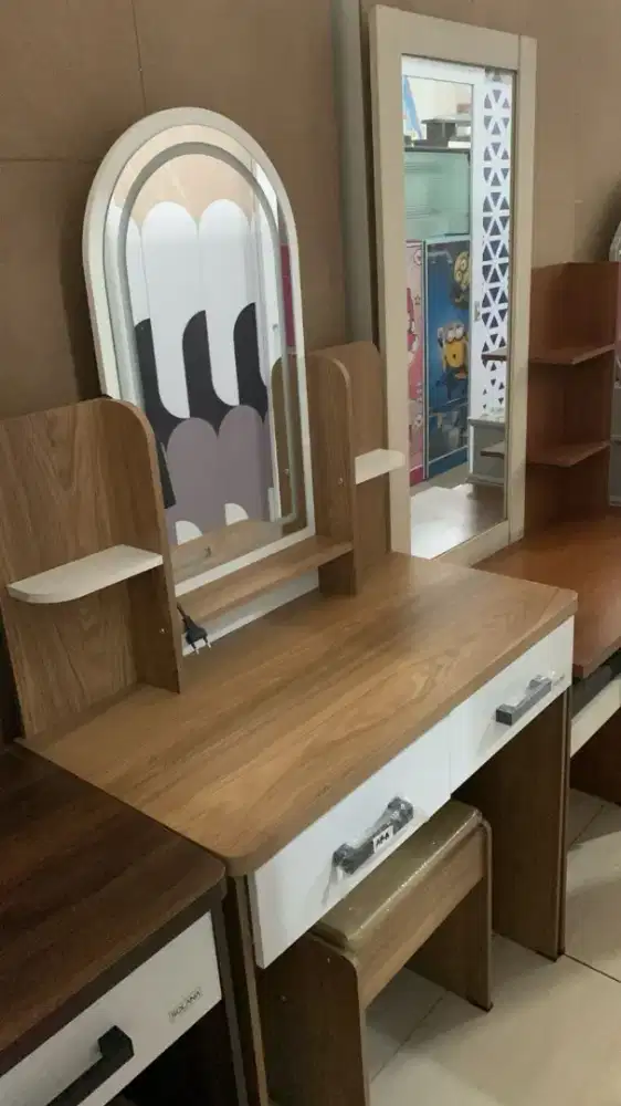Meja rias minimalis led