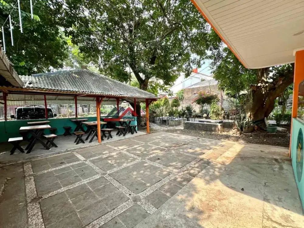 Rumah Lama Siap Huni Halaman Luas Di Lebak Bulus