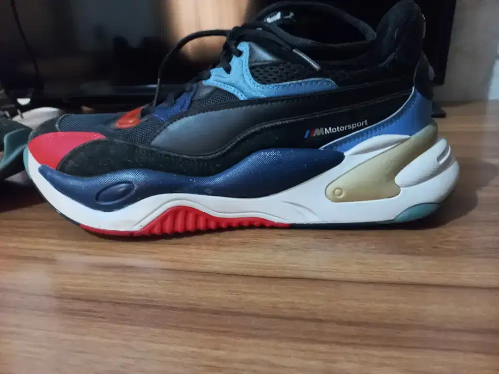 Sepatu puma bekas