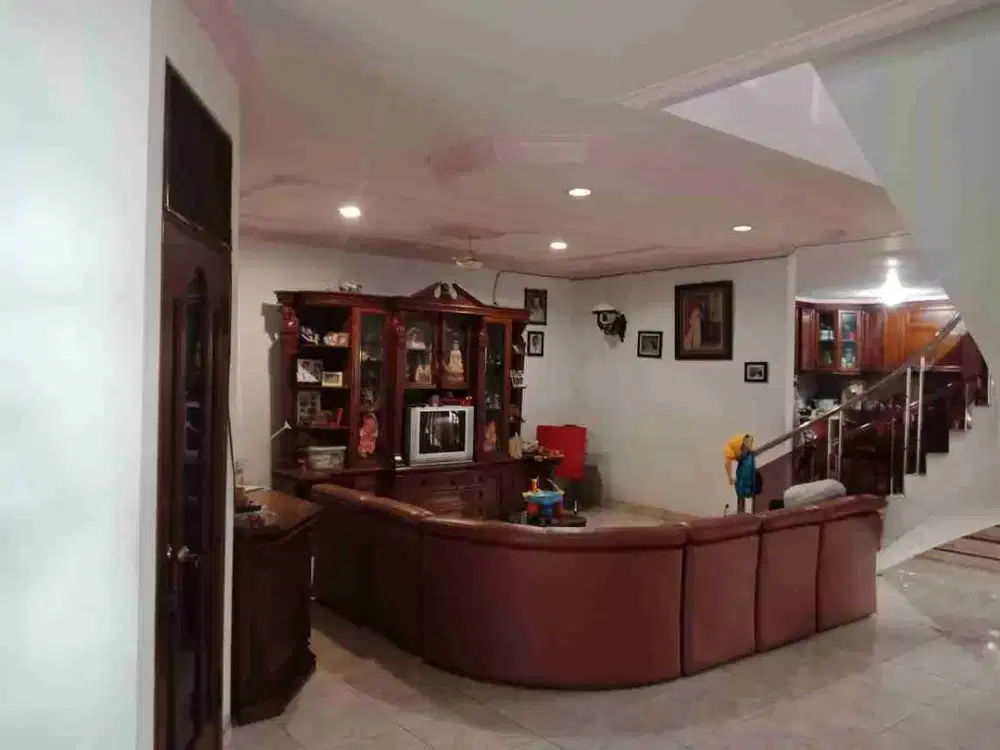 JUAL CEPAT 
RUMAH HOOK 2 LANTAI KELAPA GADING 2 kavling DE