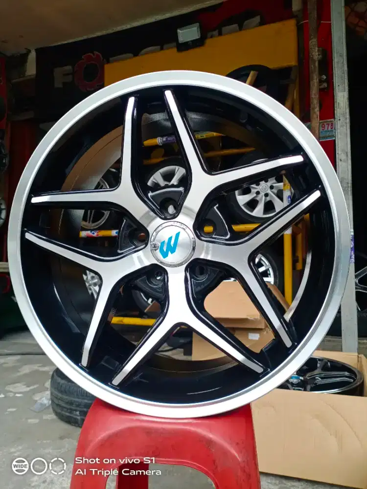 Velg Racing R18 5x114 for Terios rush xtrail kijang Inova juke crv brv