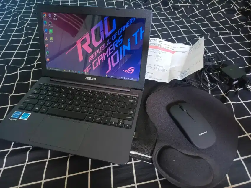Notebook Asus e203mah ram 4 ssd 256 wuzz no lemot