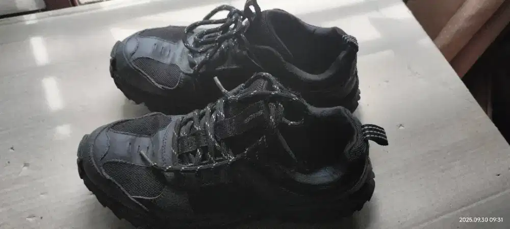 SEPATU PRIA SKETCHERS HITAM UK 7/EUR 41