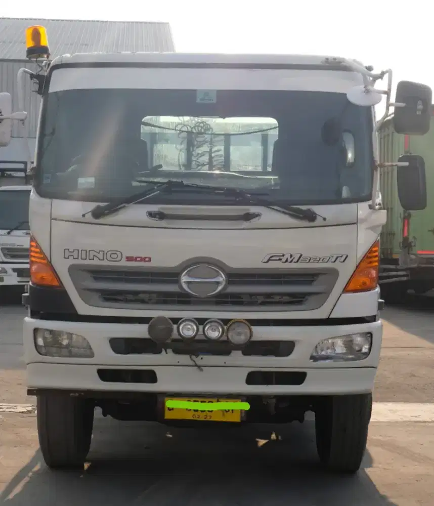 Di Jual Tractor Head Tronton FM320 Ti Tahun 2010 Pajak on