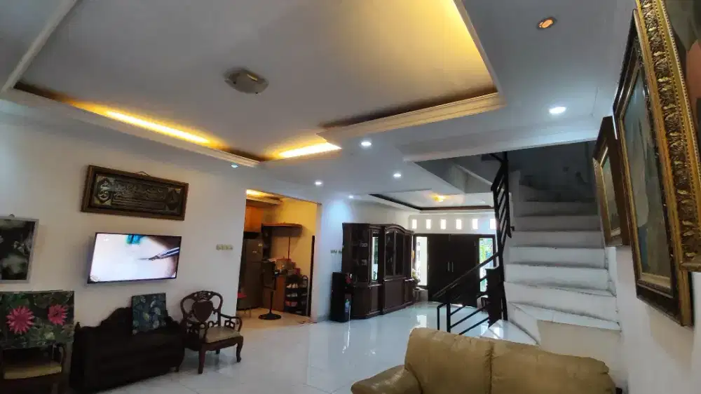 Dijual rumah di raffles hills cibubur