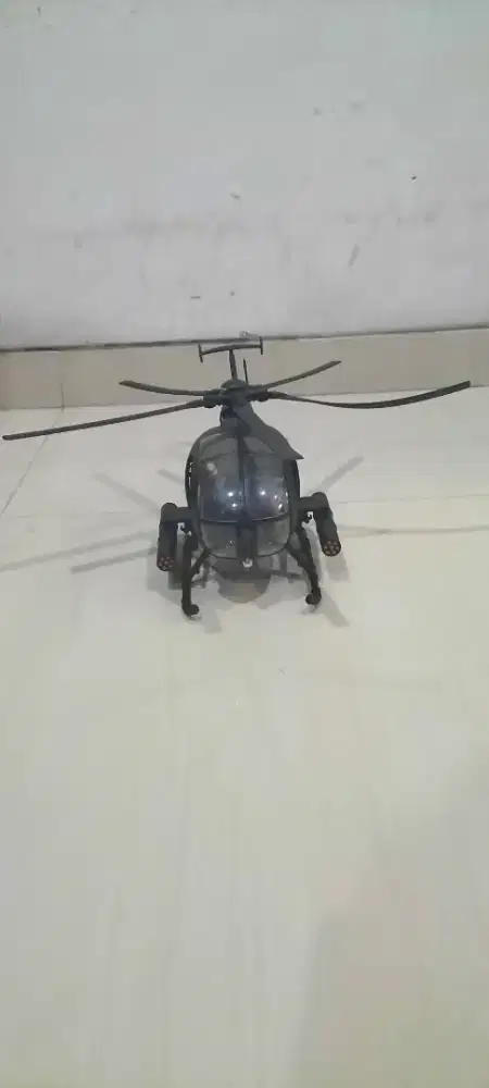 Mainan Helikopter Perang