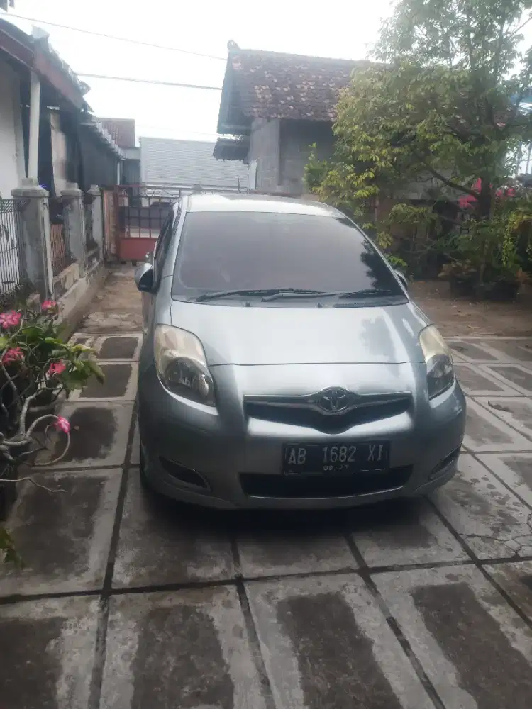 YARIS E 2011 LIMITED