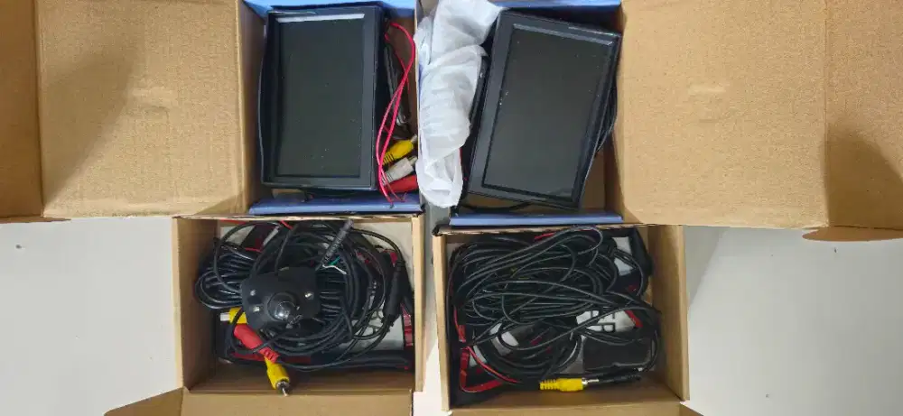 Kamera spion dan monitornya