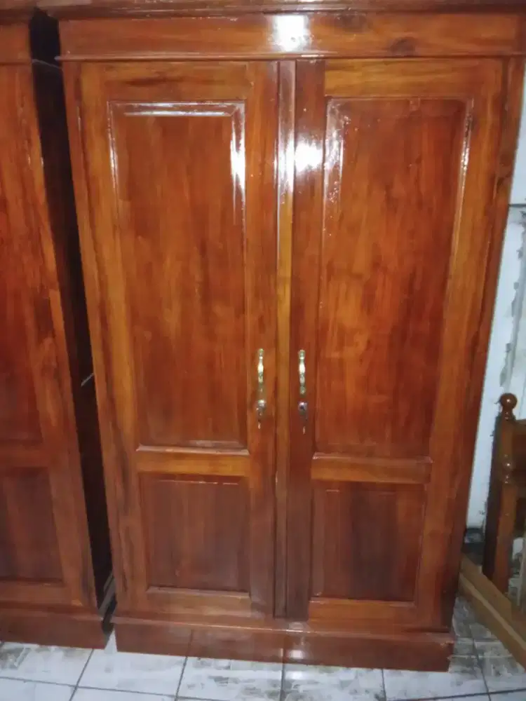Almari pakaian pintu dua kayu jati model minimalis