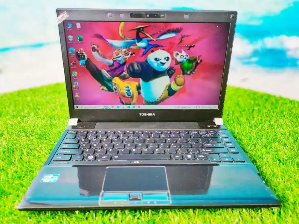 LAPTOP TOSHIBA PR830 i7 8GB SSD 200GB DESIGN GAME EDITING RINGAN