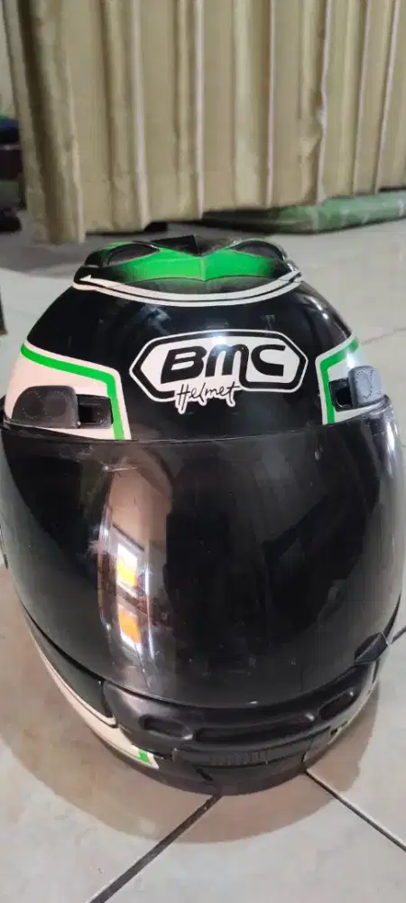 Helm motor merek BMC