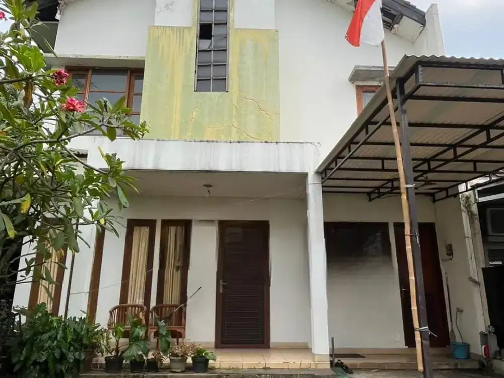 Dijual Rumah Asri Hook Siap Huni di Cluster Flamboyan Alam Sutera Tangerang Selatan.