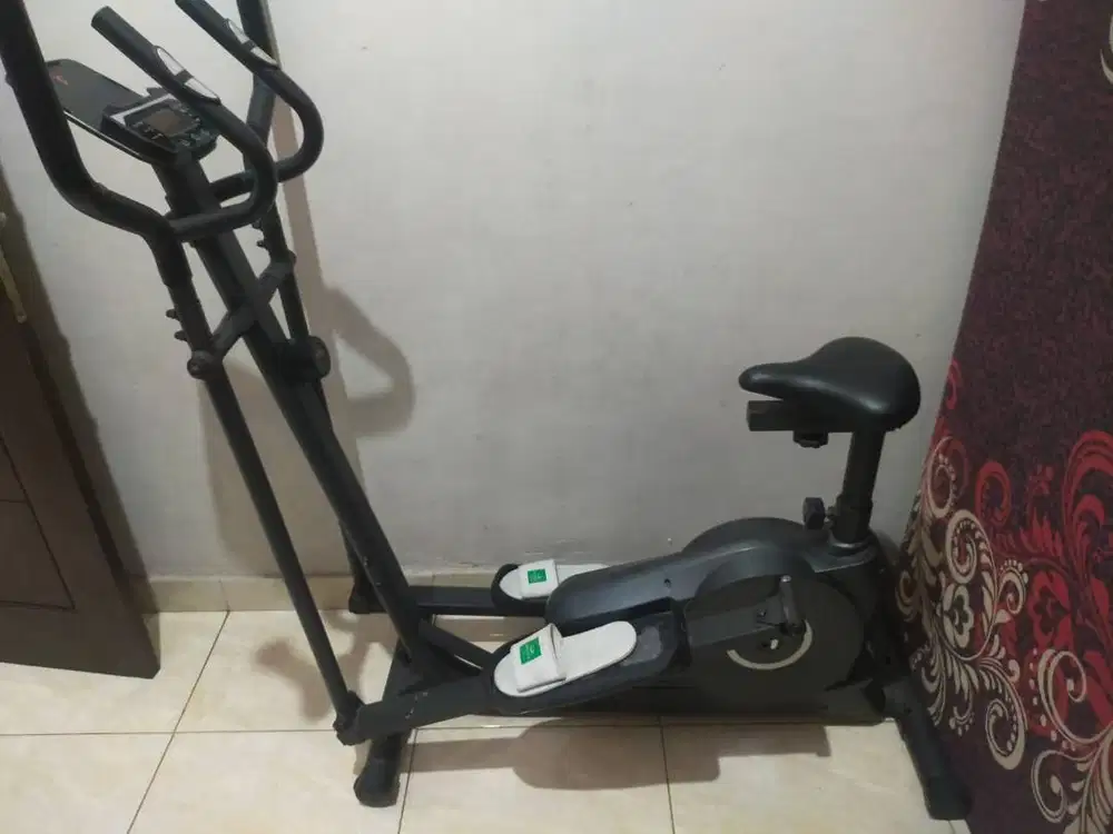 Sepeda statis eliptikal