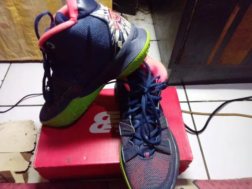 Sepatu Basket Kyrie 7