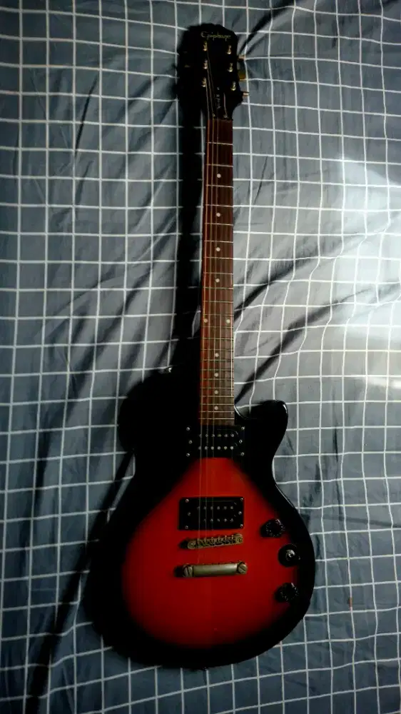 Gitar epiphone lespaul spesial II