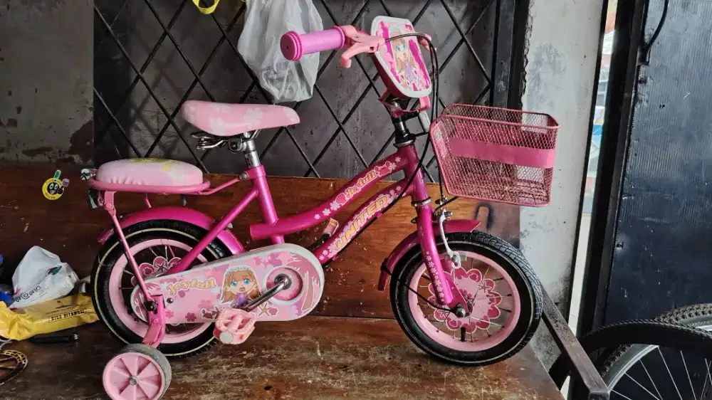 sepeda anak perempuan ukuran 12in UNITED