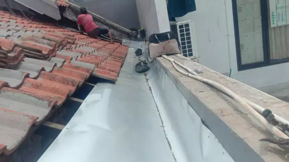 Spesialist atap rembes,  servis atap genteng bocor, atap talang kropos
