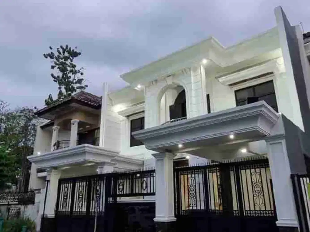 Rumah Megah 3 Lantai Perum Araya