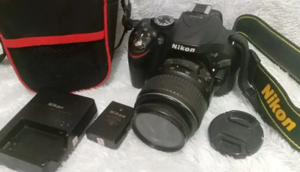 Kamera DSLR Nikon D5200 lensa kit