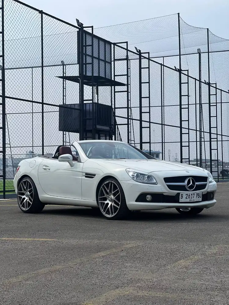 MERCEDES-BENZ GRAND SLK200 AMG TAHUN 2012
