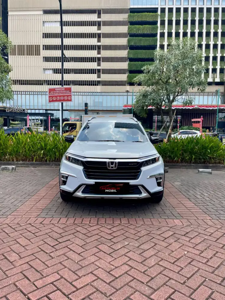 Honda BR-V Prestige CVT 2024
Low Odo 9rb