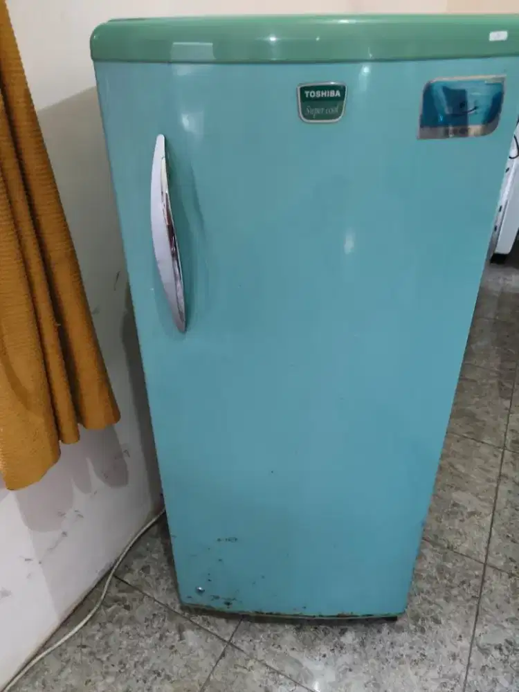 Freezer rak toshiba normal