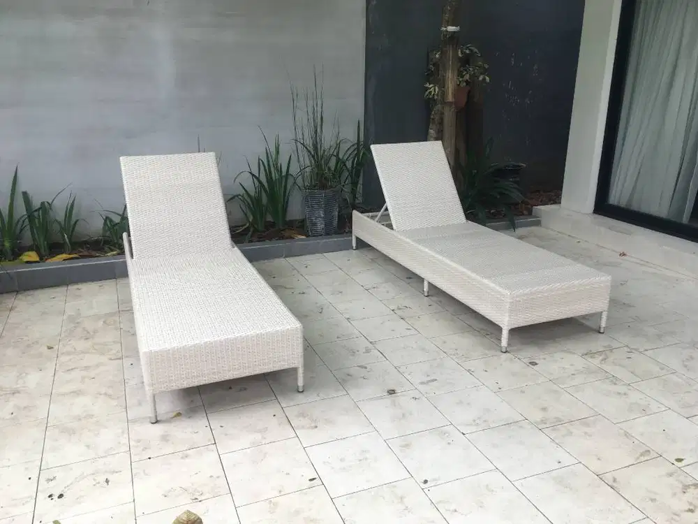 BS RS02 KURSI LOUNGER KOLAM RENANG ROTAN SINTETIS BOGOR