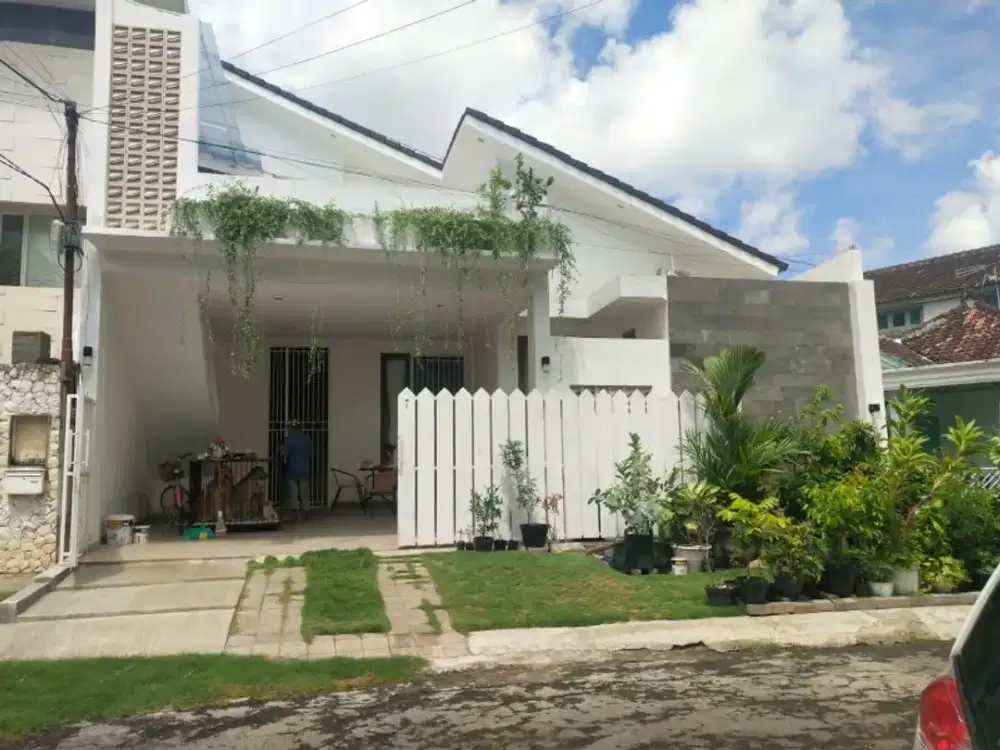 Rumah cantik Minimalis strategis Taman Griya Jimbaran Bali