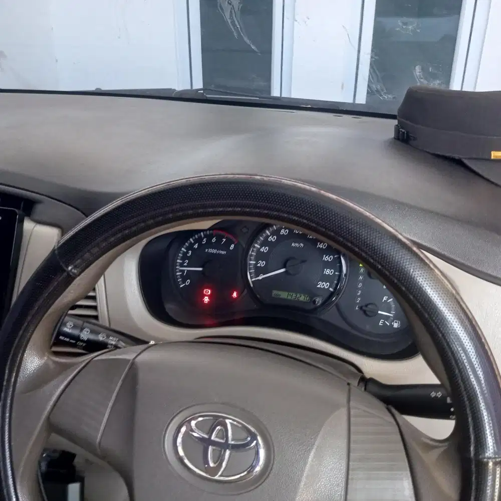 Toyota Kijang Innova 2012 Bensin