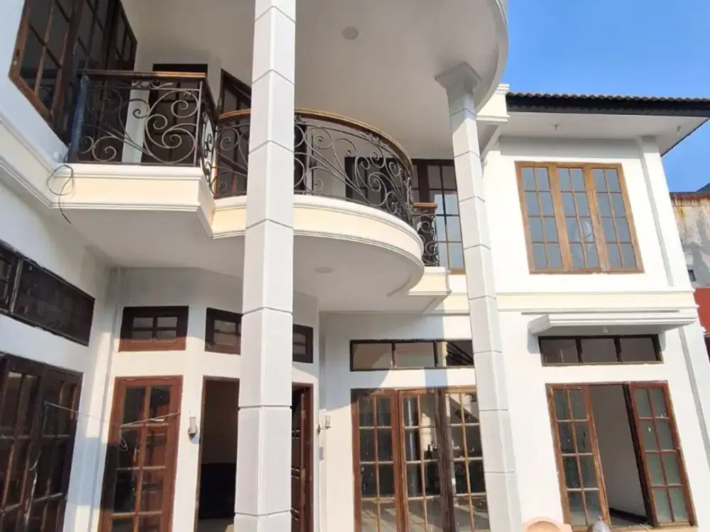 Rumah Besar Ngantong Banjar Wijaya 487 m²