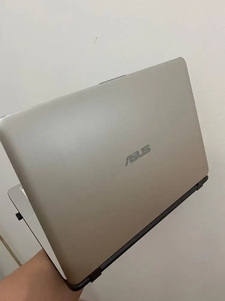 Laptop Asus Vivobook A407MA