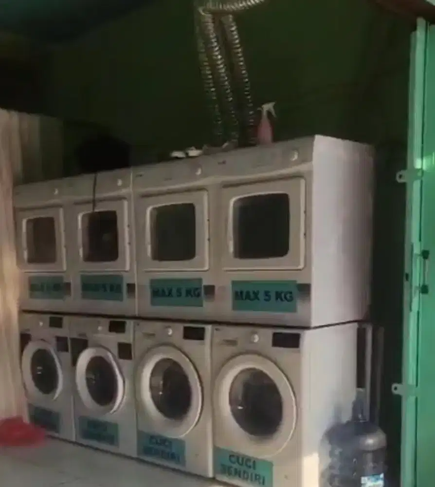 Mesin cuci laundry ada banyak dan peralatan usaha laundry