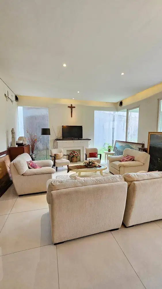 Dijual Rumah Simpang Darmo Permai Murah 2 Lantai Bagus Terawat