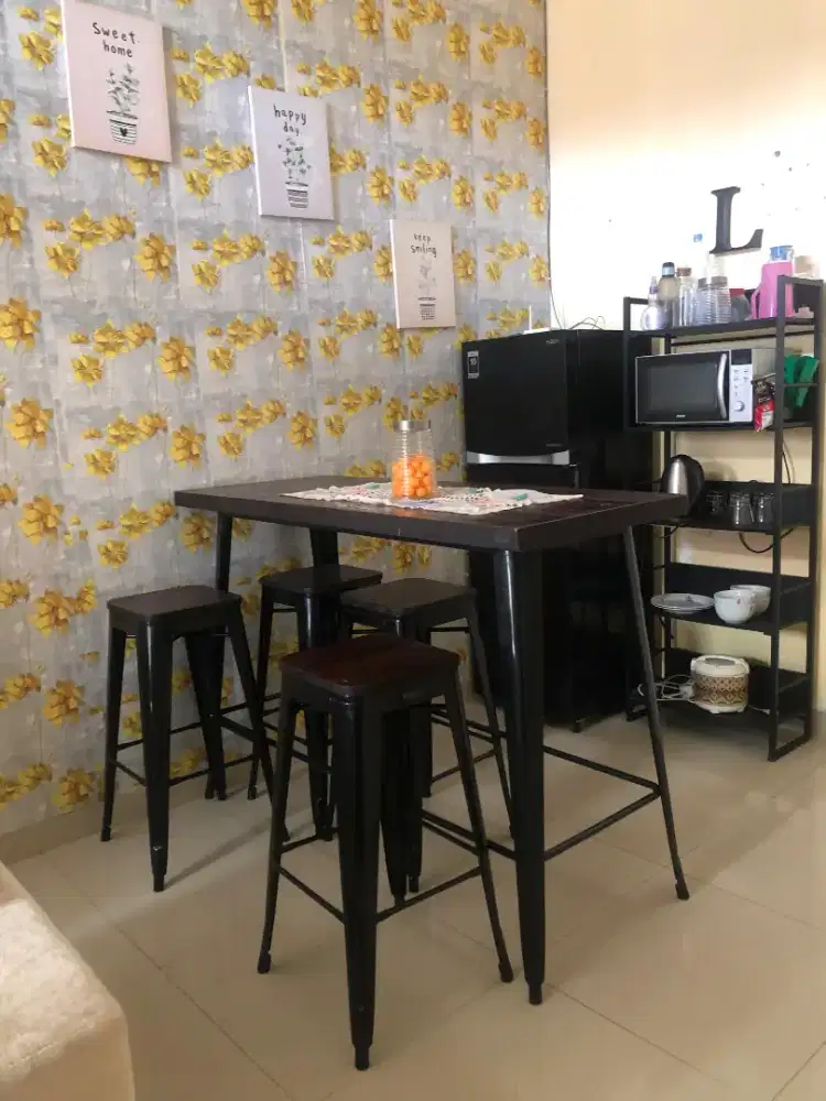 Meja Bar Informa London Emm 1 Set (Meja + 4 Kursi)