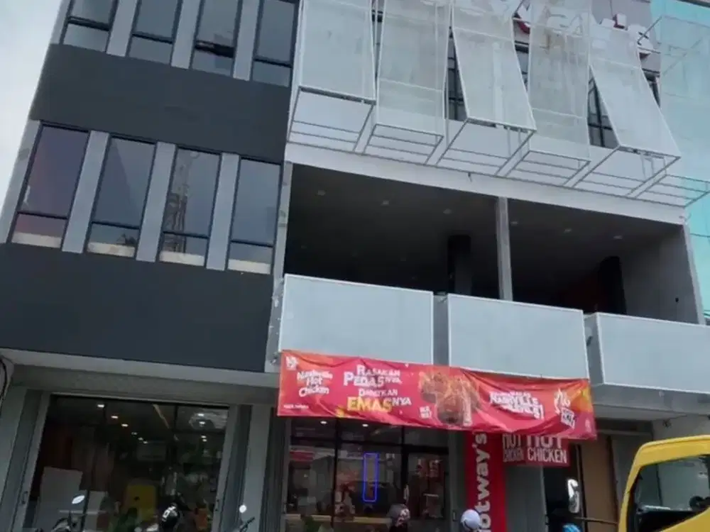 Disewakan 3 Ruko Gandeng Ex Restoran Siap Usaha Dijalan Oto Iskandardinata Karawaci, Tangerang