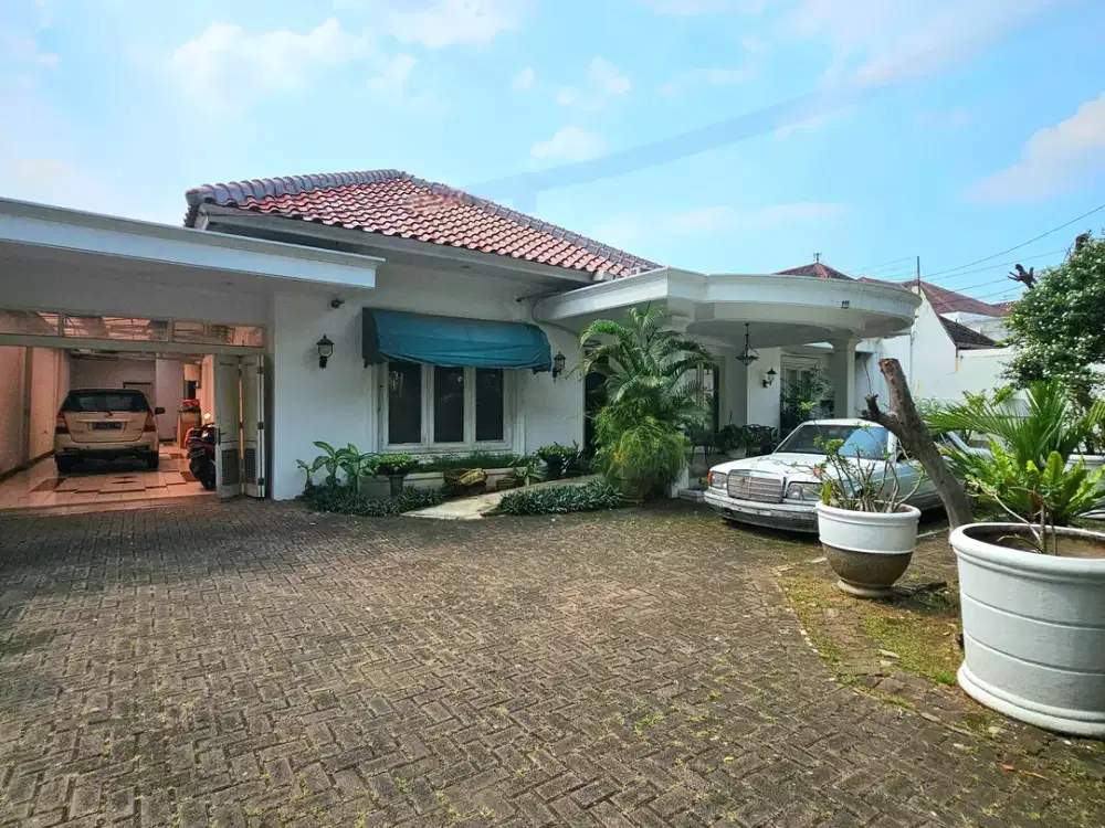 Rumah Menteng Dijual. HITUNG TANAH! Jalan Utama - SUPER NEGO!