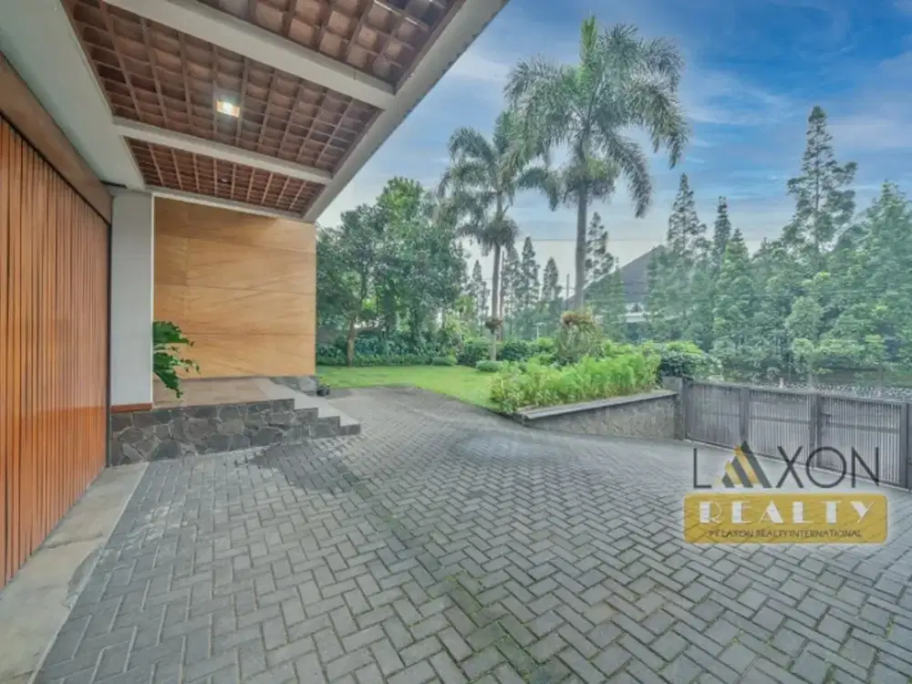 Dijual Rumah Lux di Mainroad Dago Bandung