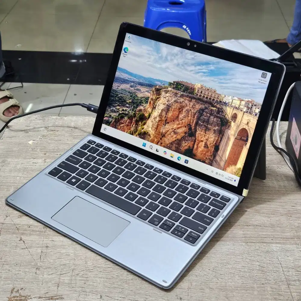 Laptop 2in1 Dell Latitude 7210 Core i7 Gen10 RAM 16GB/256GB kuliah dc