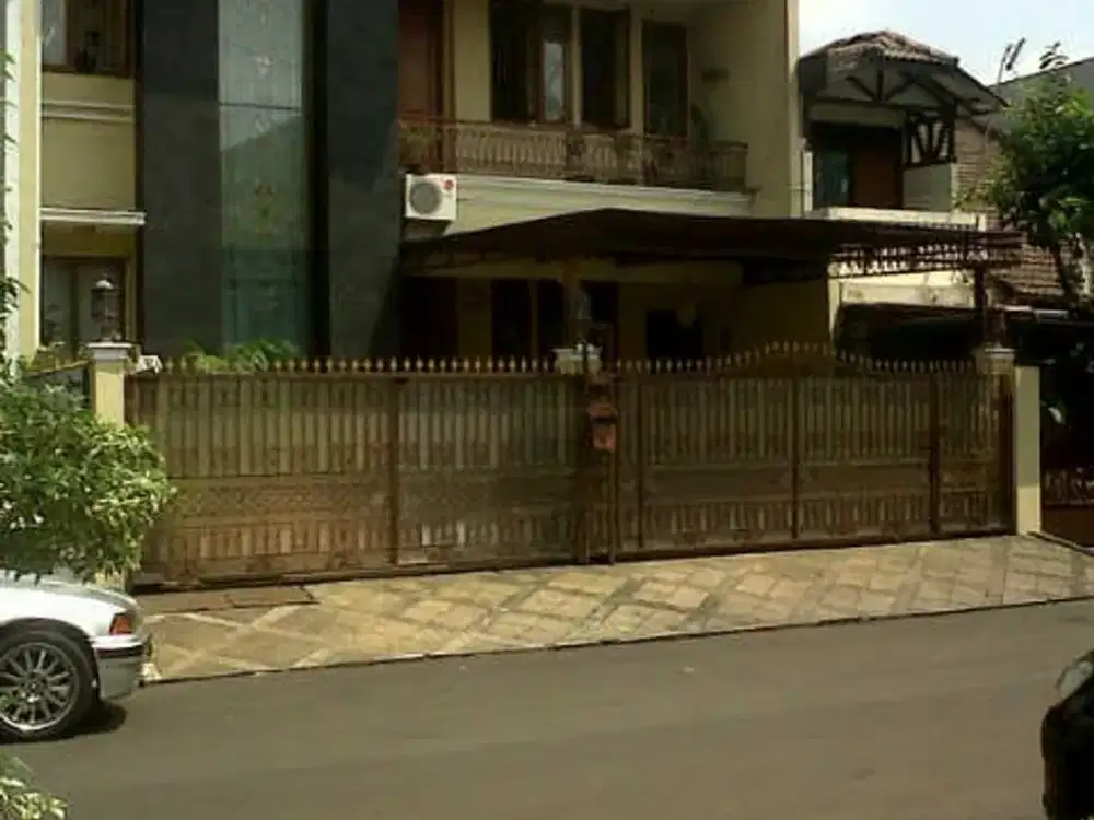 Disewakan Rumah 2 Lantai, 4KT, 4KM di Pondok Indah