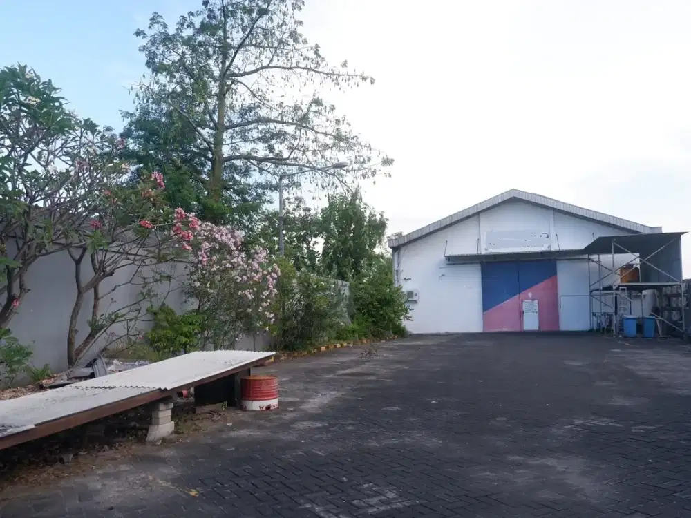 Disewakan / dijualraya wiyung nol raya strategis usaha/ gudang/kantor