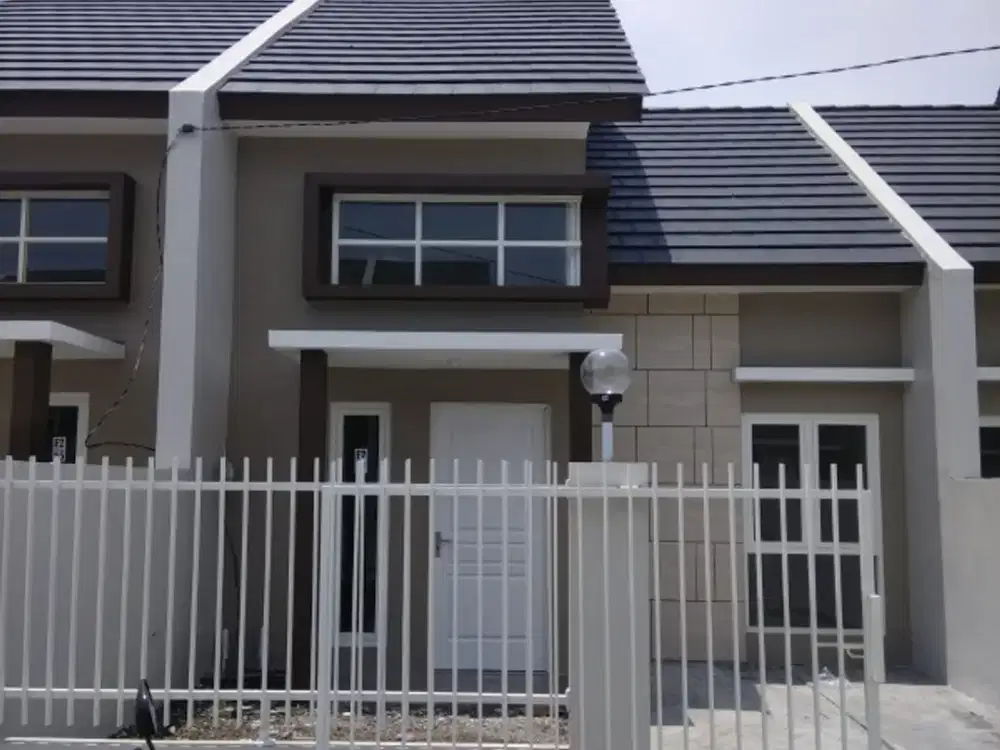 DISEWAKAN RUMAH STRATEGIS ALANA CEMANDI DAERAH TAMBAK CEMANDI SIDOARJO