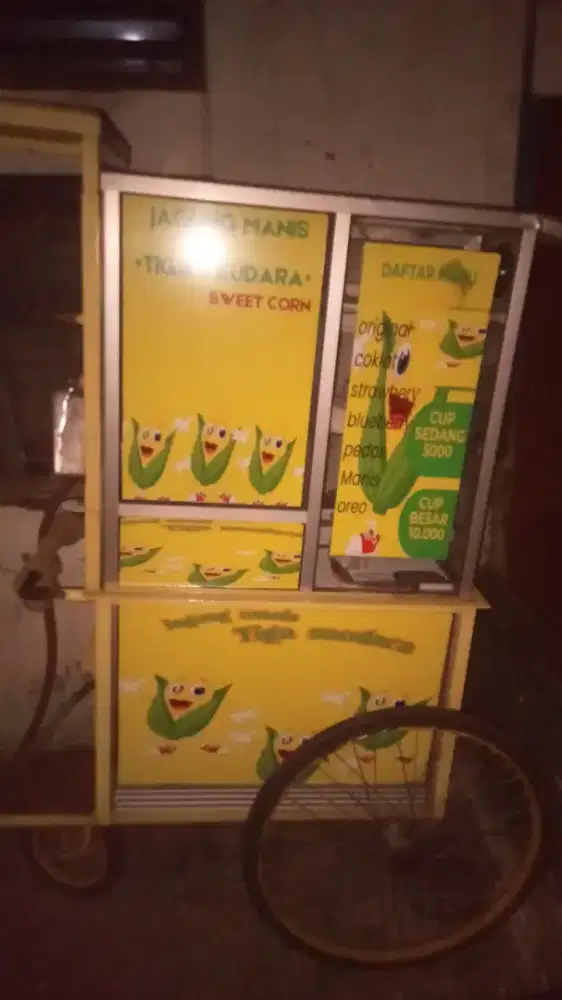 Gerobak Jasuke keliling