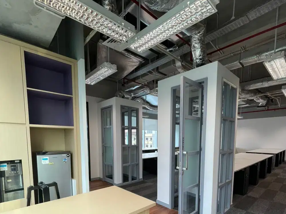 OFFICE FURNISH DI SEWAKAN DI MCC SUDIRMAN