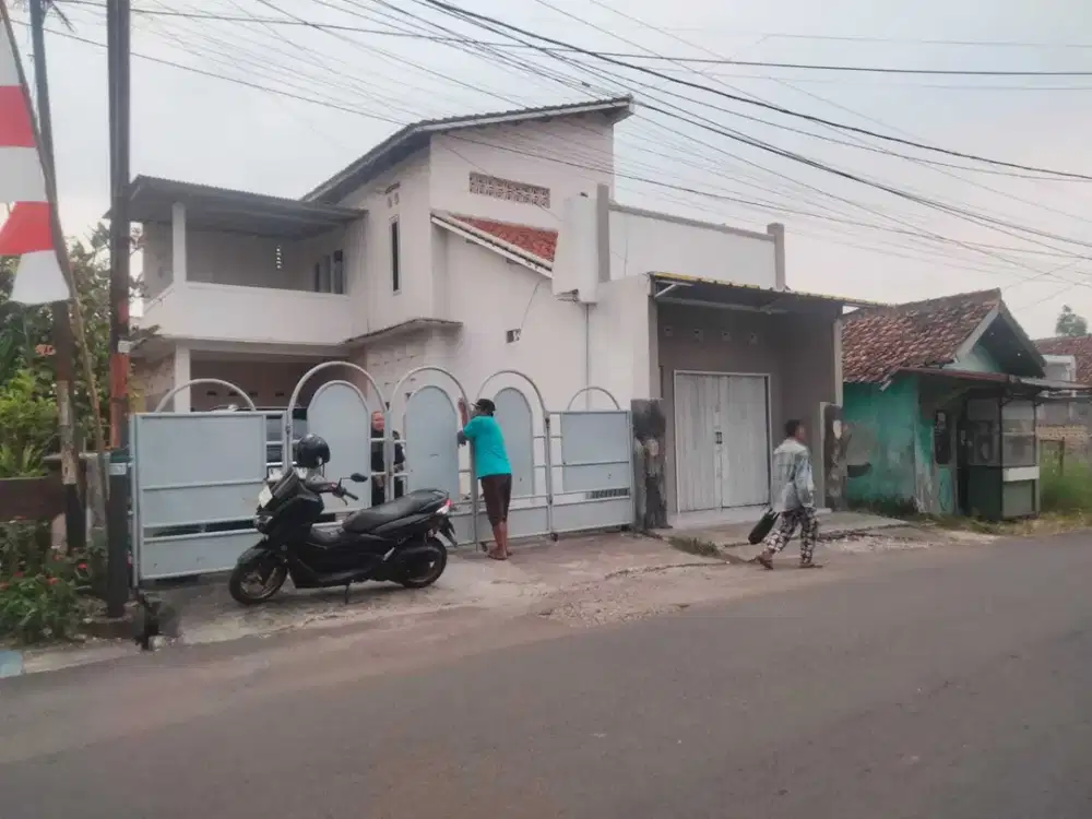 Rumah dan ruko buat usaha deket alun alun bisa buat kantor
