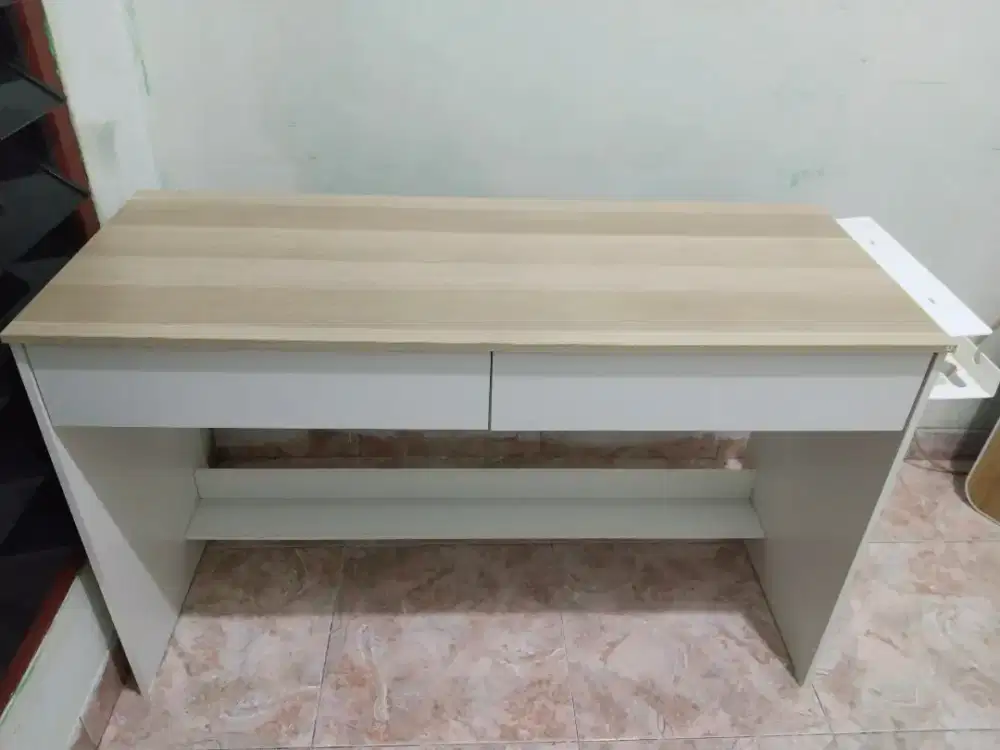 Meja Belajar/Kerja Minimalis dengan Laci