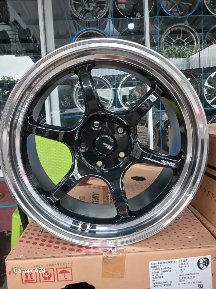 Velg advan rgd2 ring 18 lebar 8,5 pcd 5x114,3 ET 35 innova camry dll
