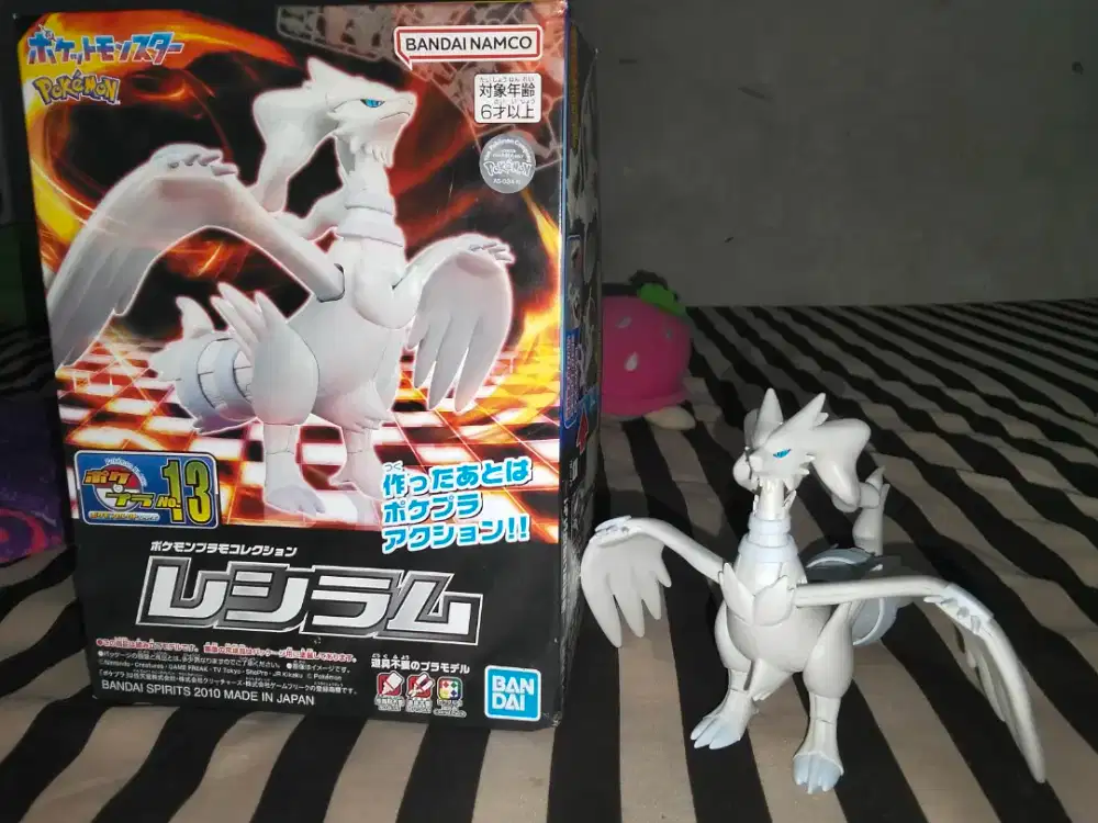 Pokepla bandai pokemon reshiram