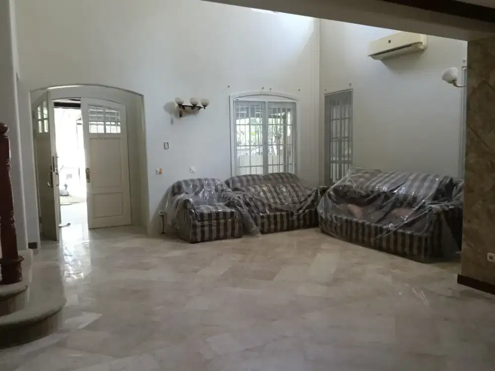 Disewa Rumah rapi di taman golf lippo karawaci